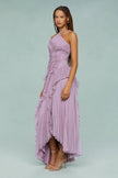 V. E. Vestido Maxi Plisado Lila Asimétrico con Volantes