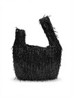 Bolso de Mano Tipo Pouch con Asas Desiguales – Pedrería de Canutillos Alargados y Lentejuelas Negras